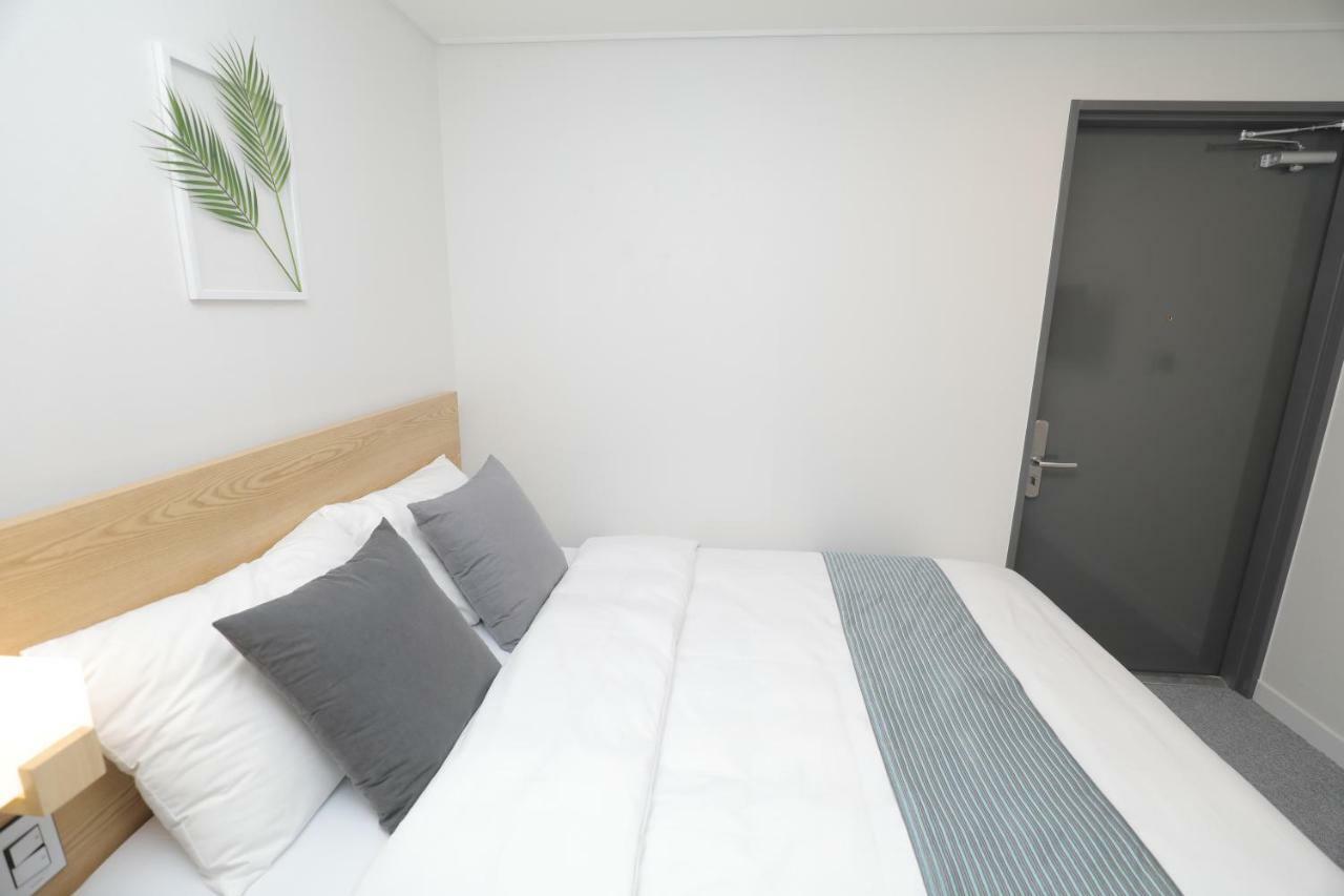 Line Hotel Myeongdong Сеул Экстерьер фото