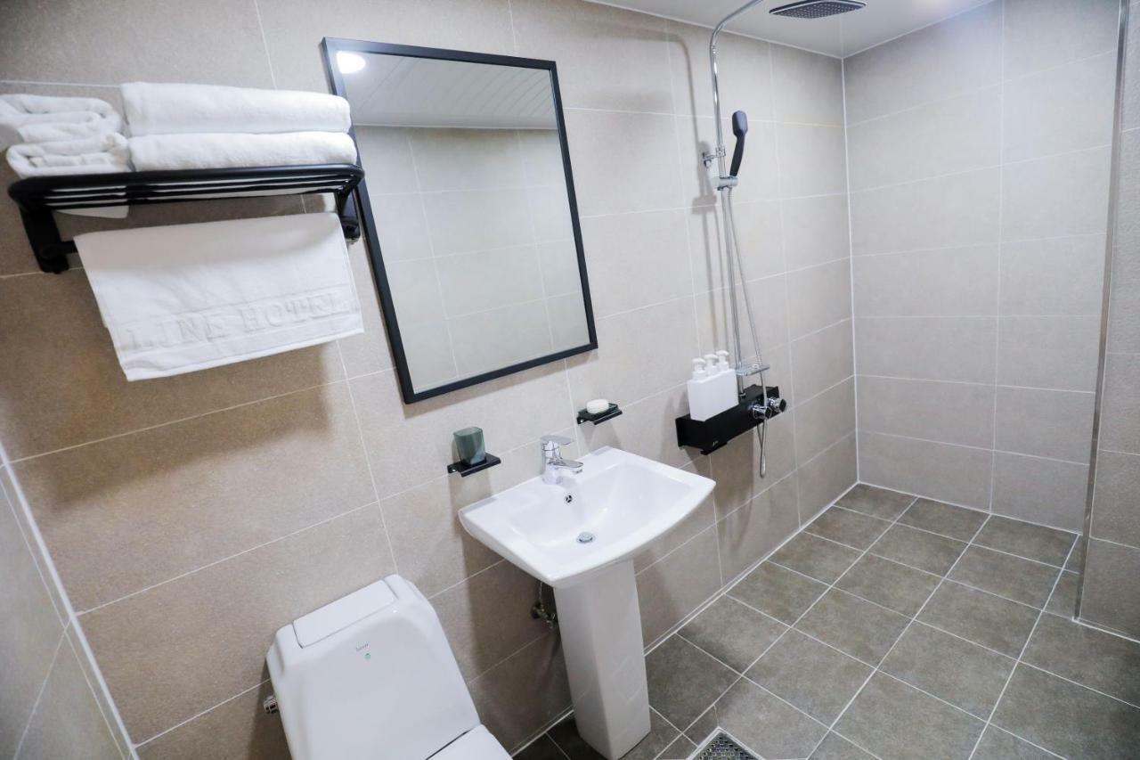 Line Hotel Myeongdong Сеул Экстерьер фото